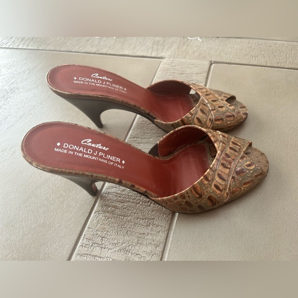 COPY - NWOB Donald Pliner Couture Zoya Heel Brown Croc Embossed Leather Slide W… - Picture 4 of 4